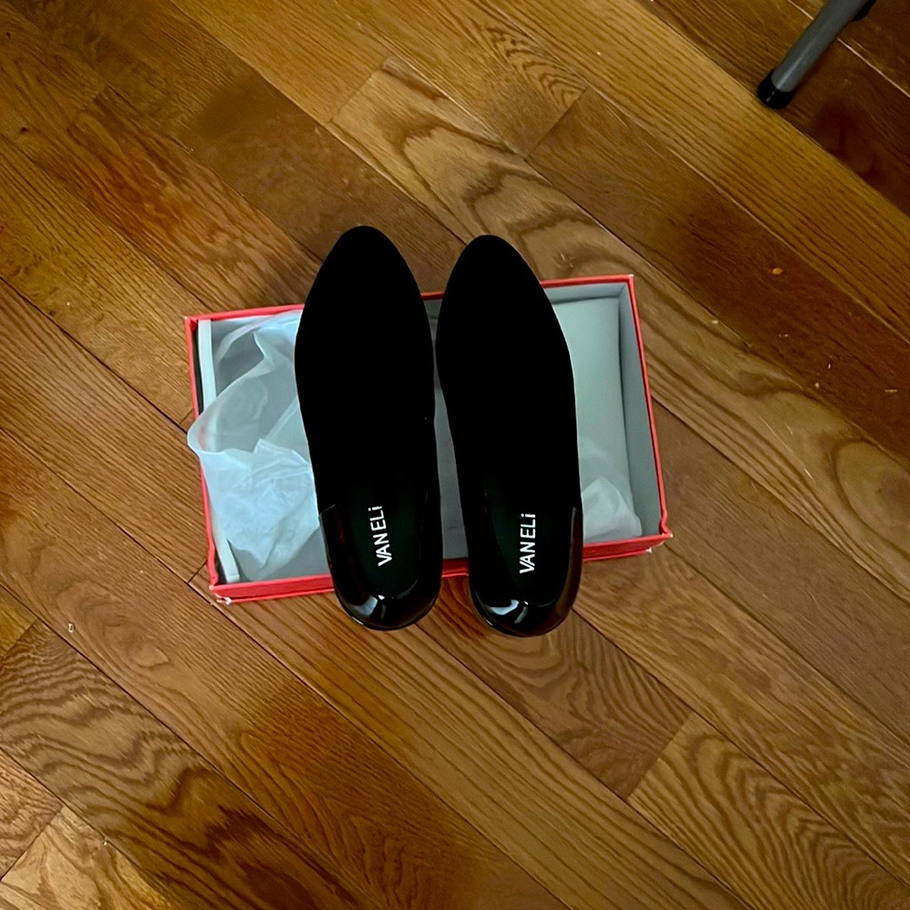 I am selling Vaneli, size 91/2, black and suede pumps.